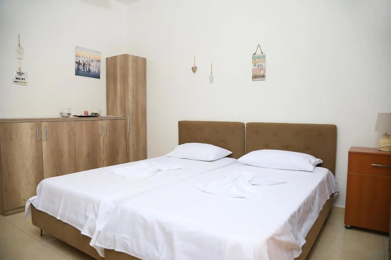 Juli Appartament Near The Beach & The Center Of City Vlore Apartment