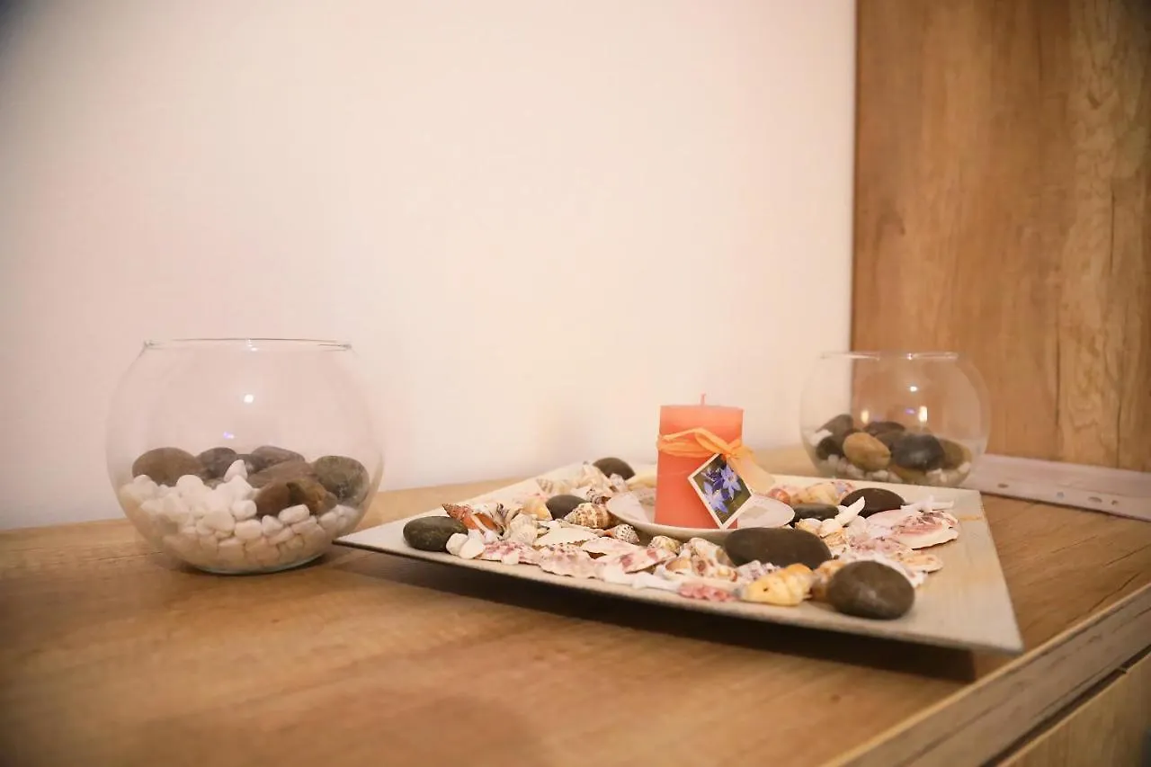 Juli Appartament Near The Beach & The Center Of City Vlore Apartment